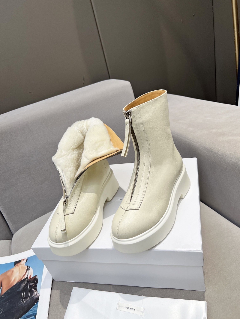 The R0w boots